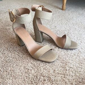 NWOT Aerosole Gold/Champagne Sparkle Ankle Landon Strap Block Heel Sandals